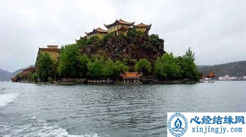 贵州有一个神秘寺庙，建在山洞里，供奉着近万尊佛像，全国罕见